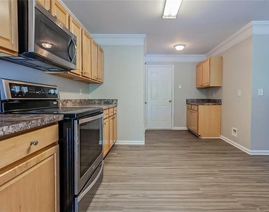 3035 Whittier Way - Photo Thumbnail 7