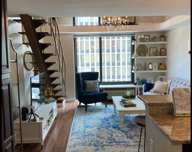 1221 N Dearborn Street - Photo Thumbnail 3