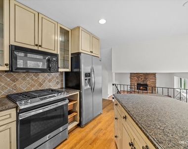 1333 Briarwood Drive - Photo Thumbnail 7