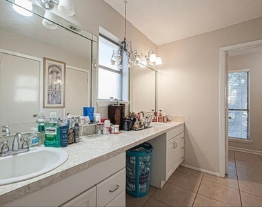8706 Belle Glen Drive - Photo Thumbnail 6