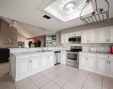 8706 Belle Glen Drive - Photo Thumbnail 4