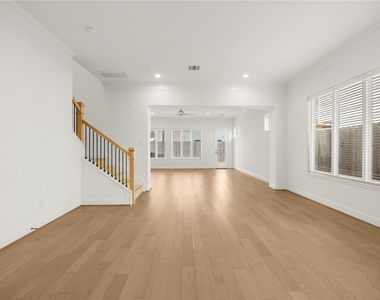 946 Judiway Street - Photo Thumbnail 4