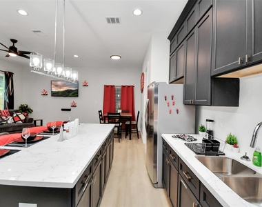 5718 Beall Street - Photo Thumbnail 8