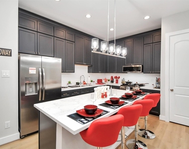 5718 Beall Street - Photo Thumbnail 4