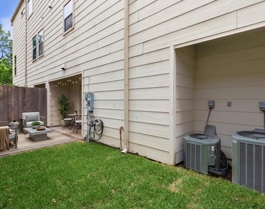 1110 Birdsall Street - Photo Thumbnail 22