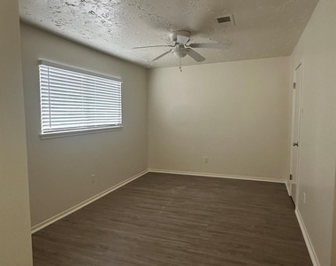 11719 Scottsdale Drive - Photo Thumbnail 13