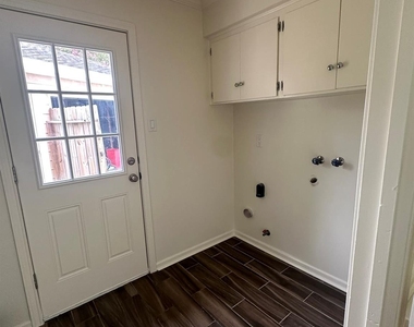 11719 Scottsdale Drive - Photo Thumbnail 8