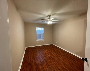 9715 Raul Hector Drive - Photo Thumbnail 15