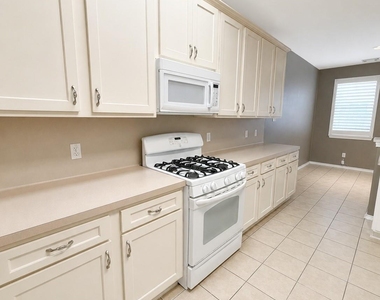 16619 Newglen Lane - Photo Thumbnail 4