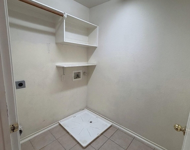 16619 Newglen Lane - Photo Thumbnail 13