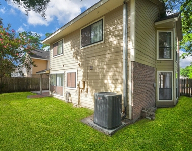 12518 Dolgo Drive - Photo Thumbnail 26