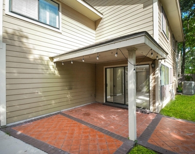 12518 Dolgo Drive - Photo Thumbnail 23