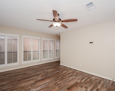 12518 Dolgo Drive - Photo Thumbnail 34