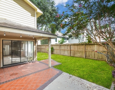 12518 Dolgo Drive - Photo Thumbnail 24