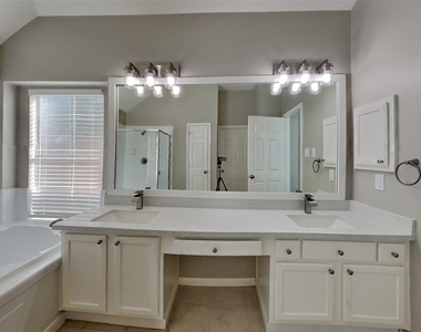 7219 Bethany Bay Drive - Photo Thumbnail 8
