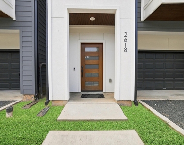 2618 Mcllhenny Street - Photo Thumbnail 2