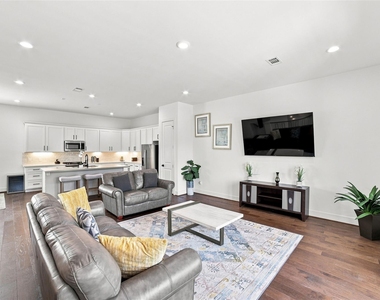 2618 Mcllhenny Street - Photo Thumbnail 8