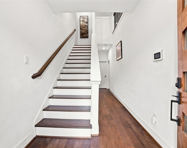 2618 Mcllhenny Street - Photo Thumbnail 3