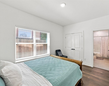 2618 Mcllhenny Street - Photo Thumbnail 5