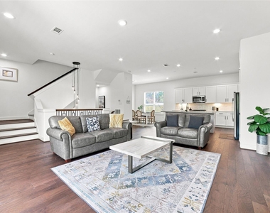 2618 Mcllhenny Street - Photo Thumbnail 9