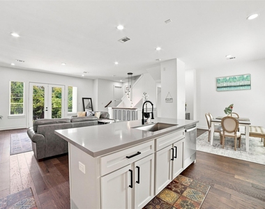 2618 Mcllhenny Street - Photo Thumbnail 13