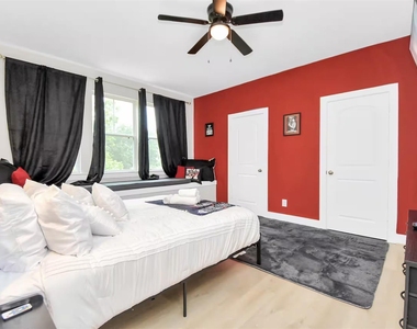 5718 Beall Street - Photo Thumbnail 4