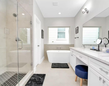5718 Beall Street - Photo Thumbnail 7