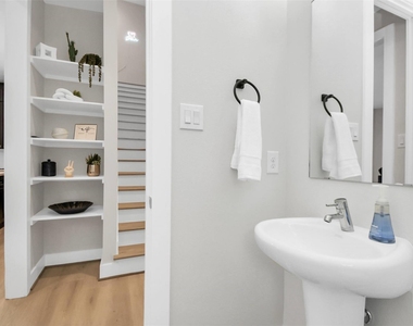 5718 Beall Street - Photo Thumbnail 9
