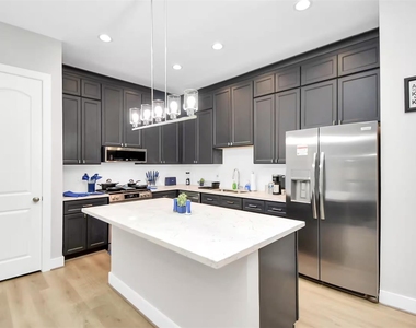5718 Beall Street - Photo Thumbnail 2