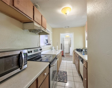 3627 Thistle Street - Photo Thumbnail 5