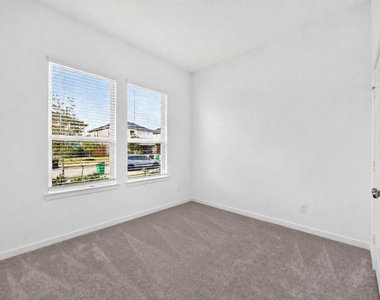 21622 Laggan Cliff Lane - Photo Thumbnail 7