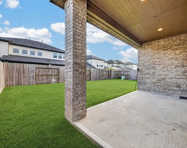 21622 Laggan Cliff Lane - Photo Thumbnail 37