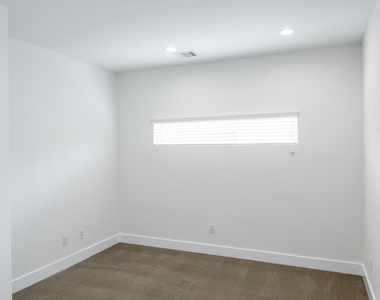5416 Robusto Place - Photo Thumbnail 16