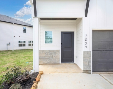 1993 Longmire Villas Court - Photo Thumbnail 2