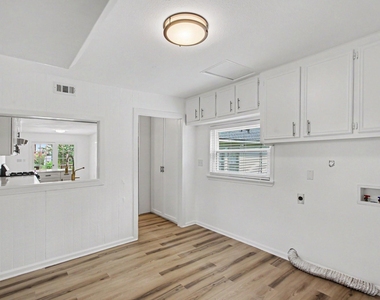 302 Lawrence Street - Photo Thumbnail 16