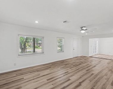 302 Lawrence Street - Photo Thumbnail 17