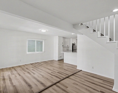 302 Lawrence Street - Photo Thumbnail 5