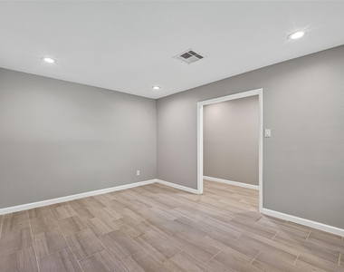 7607 Tanager Street - Photo Thumbnail 2