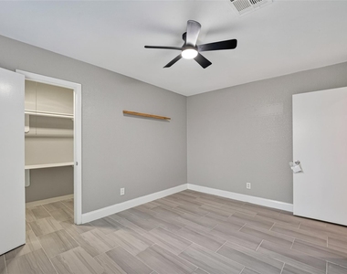 7607 Tanager Street - Photo Thumbnail 11