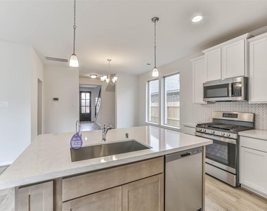 704 Ocean Palms Drive - Photo Thumbnail 10