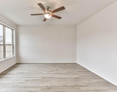 704 Ocean Palms Drive - Photo Thumbnail 4