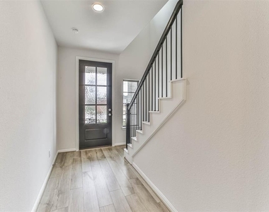 704 Ocean Palms Drive - Photo Thumbnail 3