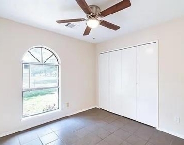 17519 Fieldglen Drive - Photo Thumbnail 8