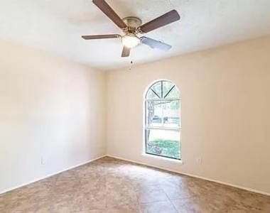17519 Fieldglen Drive - Photo Thumbnail 10