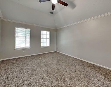 15907 Lausanne Drive - Photo Thumbnail 11
