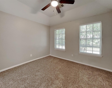 15907 Lausanne Drive - Photo Thumbnail 18