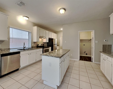 15907 Lausanne Drive - Photo Thumbnail 8