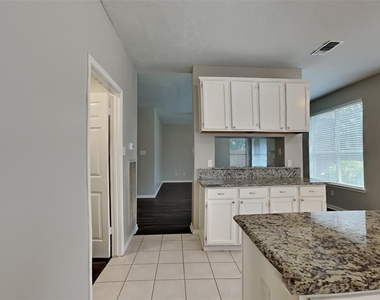 15907 Lausanne Drive - Photo Thumbnail 6