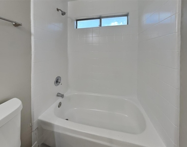 15907 Lausanne Drive - Photo Thumbnail 22