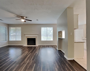 15907 Lausanne Drive - Photo Thumbnail 3